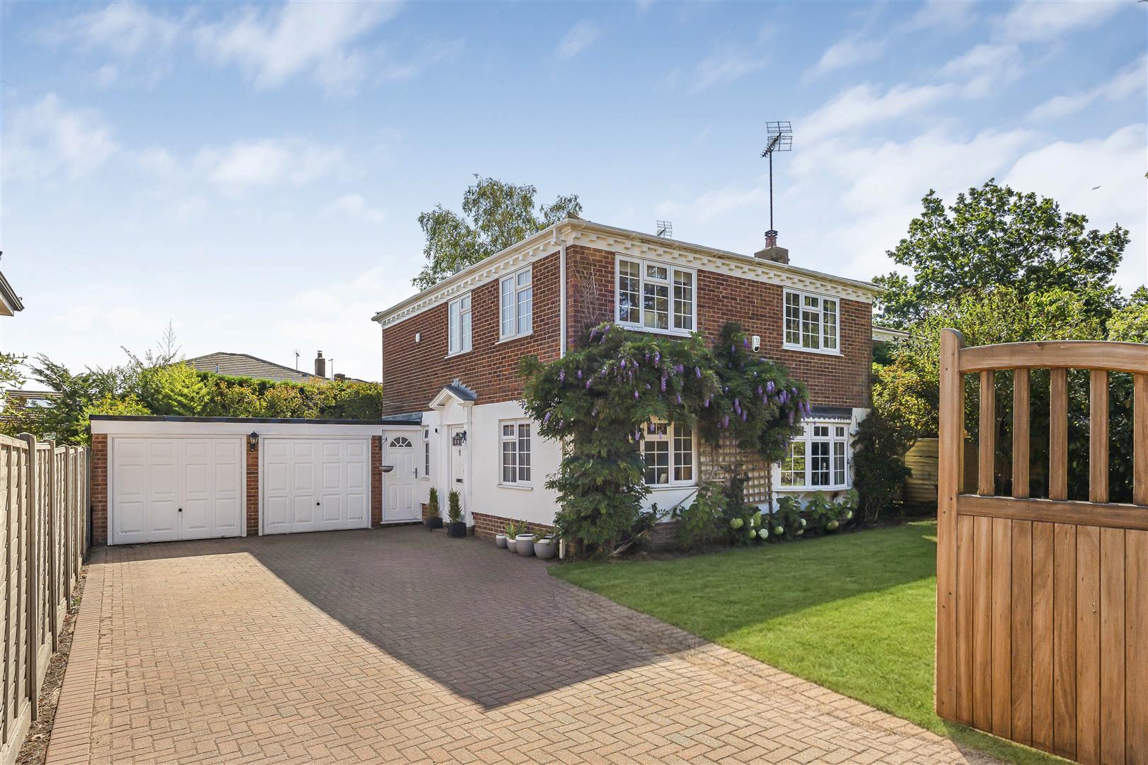 4 bed property in Crowsley Road, Henley-On-Thames